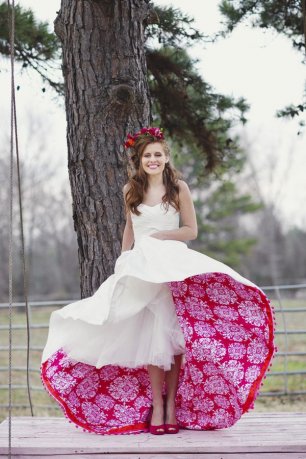 Платье невесты с цветной подкладкой