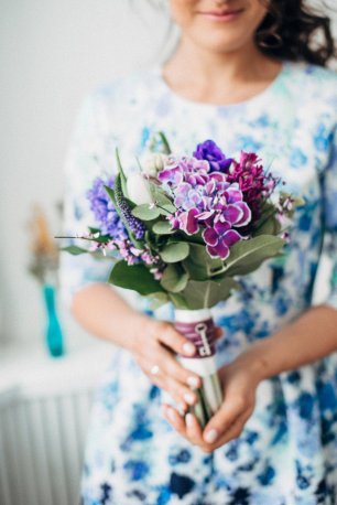 Букет невесты с фиолетовыми цветами